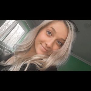 Meet your Posher, Claire